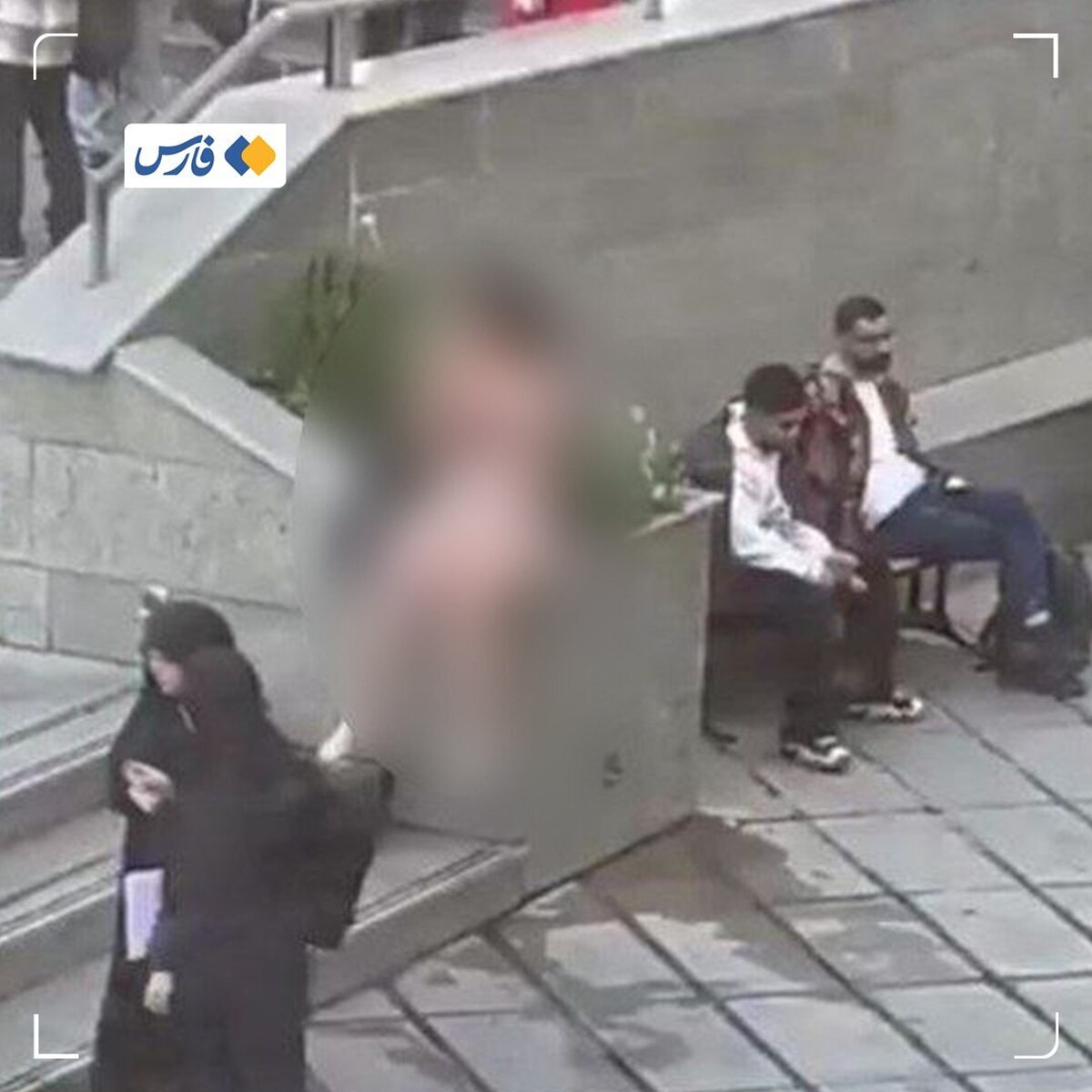 ماجرای دختری با لباس زیر در دانشگاه علوم و تحقیقات تهران چه بود؟‌ | دختر دانشجو چرا برهنه شد؟
