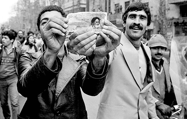 وقتی پهلوی چشم بر مردم بست