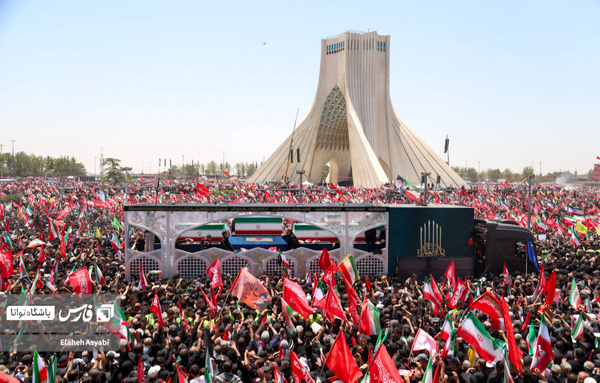 وقتی یک ملت راه می‌افتد، جهان تماشا می‌کند