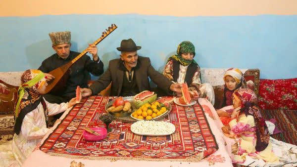 یلدا در آذربایجان؛ سفری عاطفی به ریشه‌ها در سایه کرسی و انار