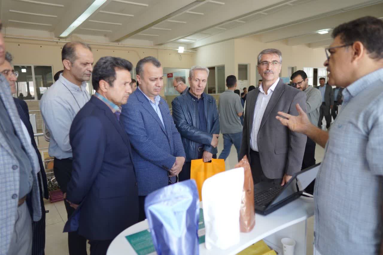 بازدید مدیرعامل مس سونگون از نمایشگاه فناوری دانشگاه تبریز